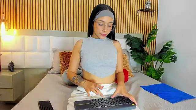 Snapshot of Roseaurora chatting on 10.02.25 Roseaurora online show from 10.02.25