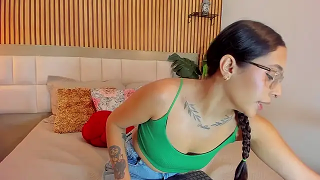 Snapshot of Roseaurora chatting on 10.08.25 Roseaurora online show from 10.08.25