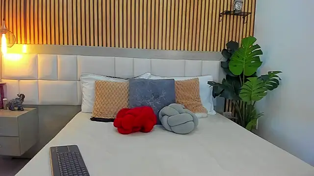 Snapshot of Roseaurora chatting on 11.07.25 Roseaurora online show from 11.07.25