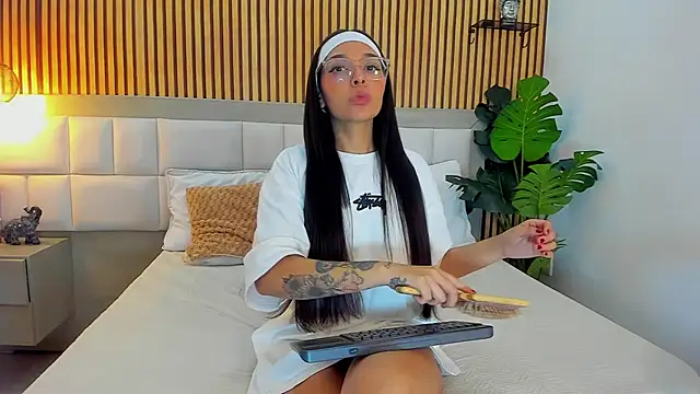 Snapshot of Roseaurora chatting on 11.10.25 Roseaurora online show from 11.10.25