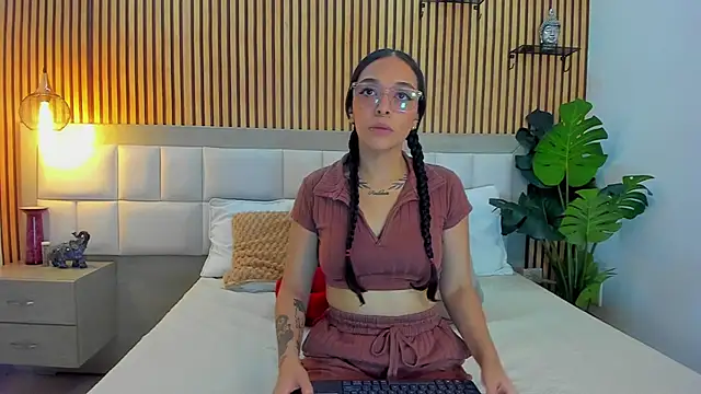 Snapshot of Roseaurora chatting on 11.11.25 Roseaurora online show from 11.11.25