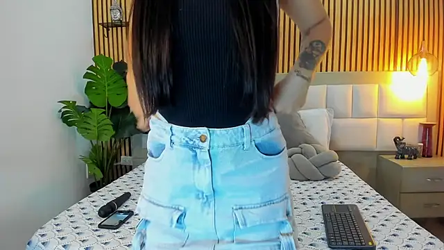 Snapshot of Roseaurora chatting on 11.19.25 Roseaurora online show from 11.19.25