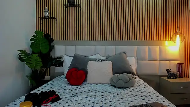 Snapshot of Roseaurora chatting on 11.23.25 Roseaurora online show from 11.23.25