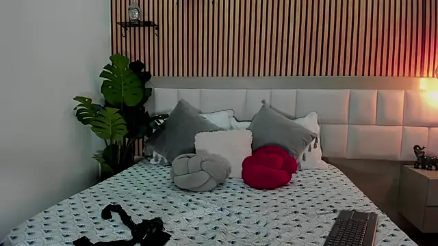 Snapshot of Roseaurora chatting on 11.27.25 Roseaurora online show from 11.27.25