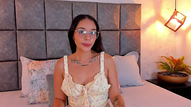 Roseaurora online show from 06.22.26