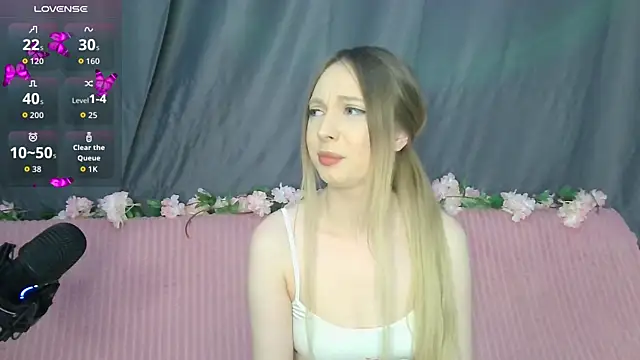 Snapshot of BabbbyFoxxx chatting on 12.17.25 BabbbyFoxxx online show from 12.17.25