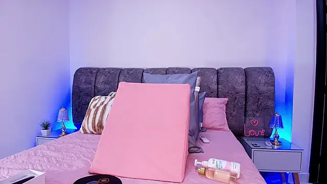 sweegirl69 online show from 11.14.25