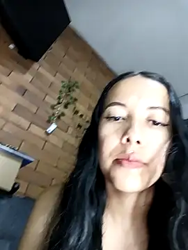 MiaForever1 online show from 04.25.26