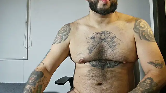 Snapshot of DaddyBear__ chatting on 09.13.25 DaddyBear online show from 09.13.25