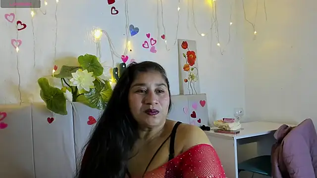 Snapshot of milf_latinn chatting on 10.24.25 milf latinn online show from 10.24.25