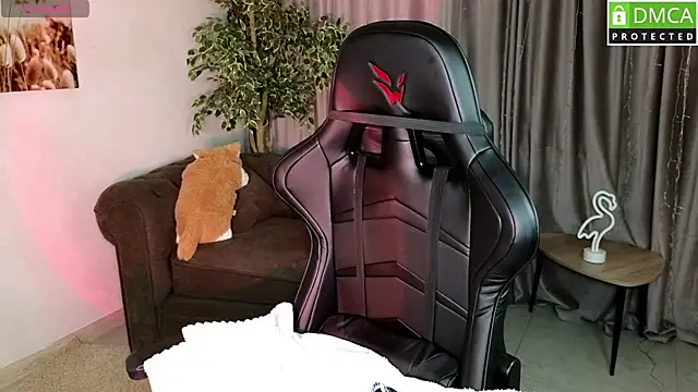 Snapshot of Roxy_foxi chatting on 09.14.25 Roxy foxi online show from 09.14.25