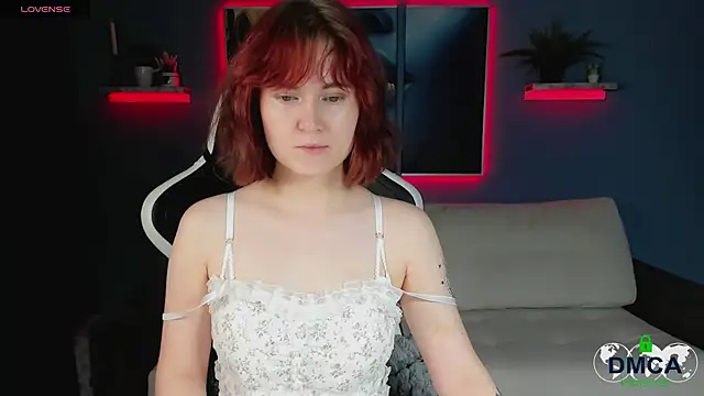 Snapshot of Roxy_foxi chatting on 09.21.25 Roxy foxi online show from 09.21.25