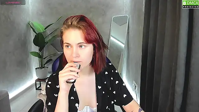 Snapshot of Roxy_foxi chatting on 09.25.25 Roxy foxi online show from 09.25.25