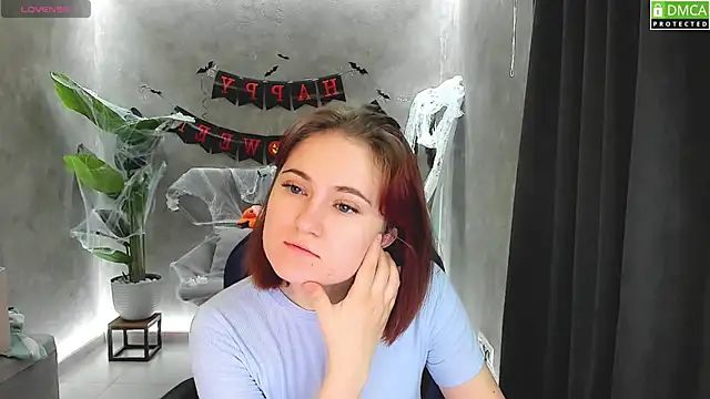 Snapshot of Roxy_foxi chatting on 10.24.25 Roxy foxi online show from 10.24.25