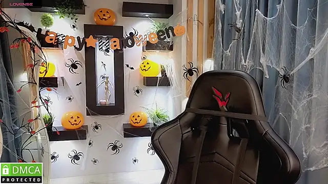 Snapshot of Roxy_foxi chatting on 10.30.25 Roxy foxi online show from 10.30.25