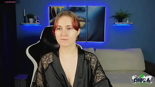 Snapshot of Roxy_foxi chatting on 11.17.25 Roxy foxi online show from 11.17.25