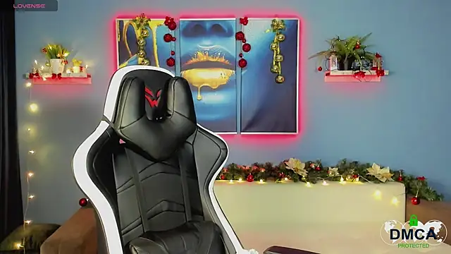 Snapshot of Roxy_foxi chatting on 12.05.25 Roxy foxi online show from 12.05.25