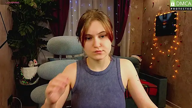 Snapshot of Roxy_foxi chatting on 12.15.25 Roxy foxi online show from 12.15.25