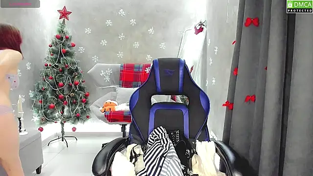 Snapshot of Roxy_foxi chatting on 12.18.25 Roxy foxi online show from 12.18.25