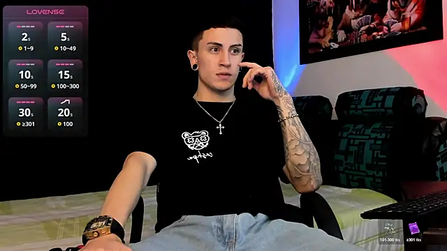 Snapshot of Sebas_maverick chatting on 11.24.25 Sebas maverick online show from 11.24.25