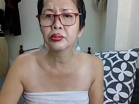 Snapshot of radar777 chatting on 10.13.25 radar777 online show from 10.13.25