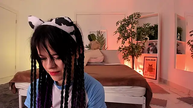 Snapshot of Sima_Wendy chatting on 10.17.25 Sima Wendy online show from 10.17.25
