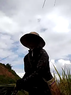 Snapshot of samsam-bae chatting on 09.18.25 samsam-bae online show from 09.18.25