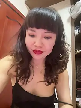 Snapshot of Xinlan-Asia chatting on 02.19.26 Xinlan-Asia online show from 02.19.26