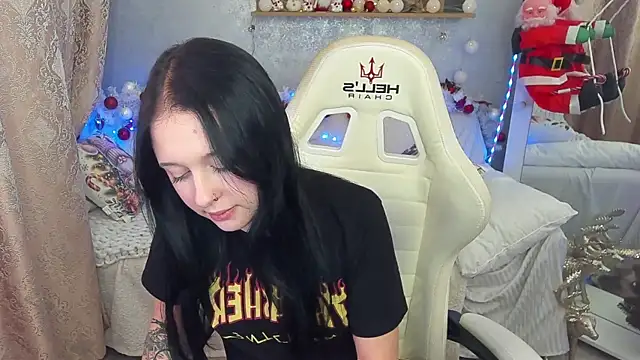 ScarletttMoon online show from 12.19.25