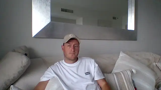 Londonlad818 online show from 04.10.26