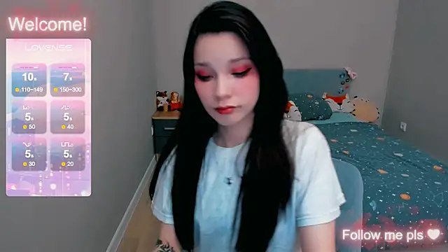 Snapshot of Kitten_Alissa chatting on 10.27.25 Kitten Alissa online show from 10.27.25