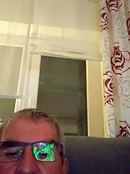 Snapshot of Oldmenhot66 chatting on 11.05.25 Oldmenhot66 online show from 11.05.25