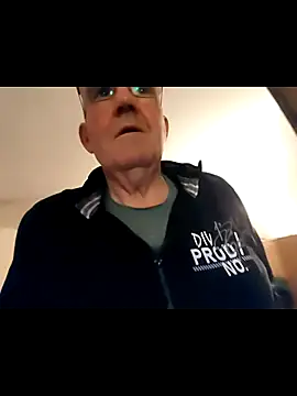 Snapshot of Oldmenhot66 chatting on 11.12.25 Oldmenhot66 online show from 11.12.25