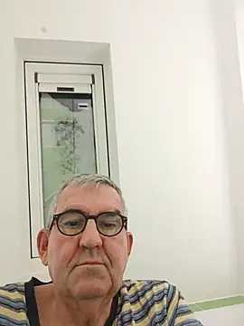 Snapshot of Oldmenhot66 chatting on 11.24.25 Oldmenhot66 online show from 11.24.25