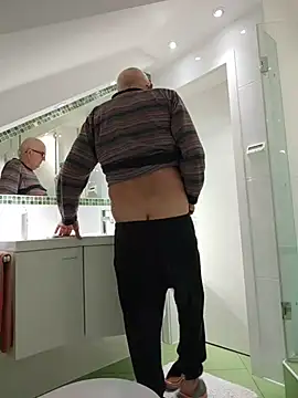 Snapshot of Oldmenhot66 chatting on 02.05.26 Oldmenhot66 online show from 02.05.26