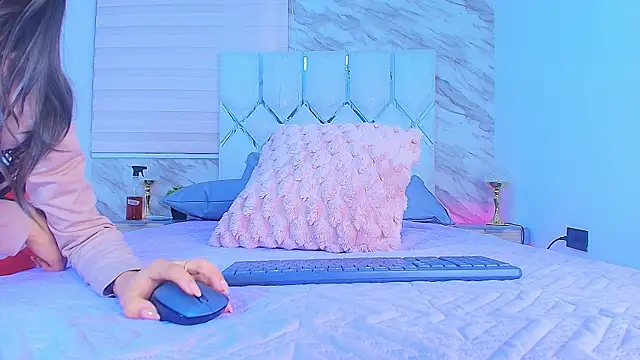 collet 1 online show from 11.19.25