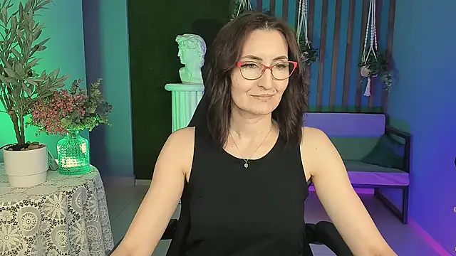 Snapshot of UnaTerra chatting on 10.04.25 UnaTerra online show from 10.04.25
