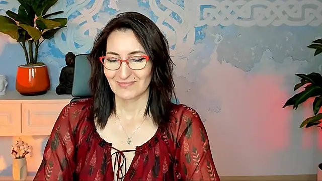 Snapshot of UnaTerra chatting on 10.18.25 UnaTerra online show from 10.18.25