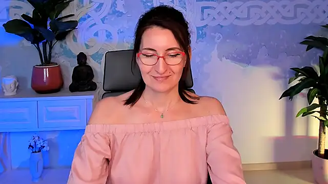Snapshot of UnaTerra chatting on 10.21.25 UnaTerra online show from 10.21.25