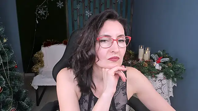 Snapshot of UnaTerra chatting on 12.19.25 UnaTerra online show from 12.19.25