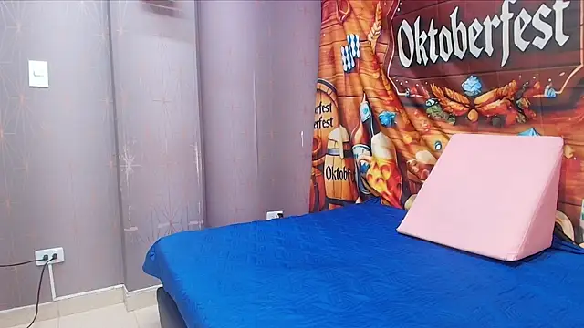 Snapshot of sofi_hils chatting on 09.27.25 sofi hils online show from 09.27.25