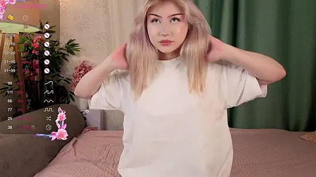 Snapshot of AudieKaemmerer chatting on 10.20.25 AudieKaemmerer online show from 10.20.25