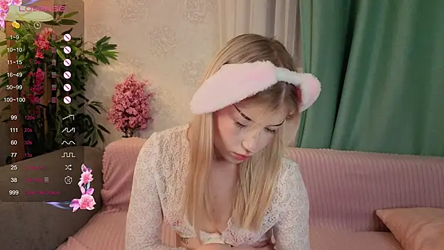 Snapshot of AudieKaemmerer chatting on 10.26.25 AudieKaemmerer online show from 10.26.25