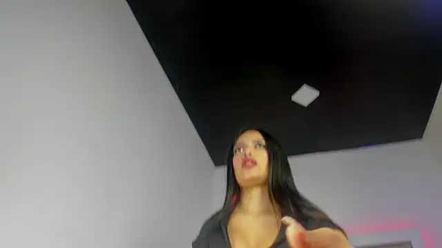 Snapshot of Miss__pretty chatting on 12.16.25 Miss pretty online show from 12.16.25