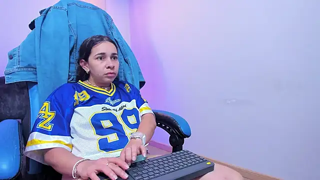 Snapshot of CataleyaAmaya chatting on 09.27.25 CataleyaAmaya online show from 09.27.25