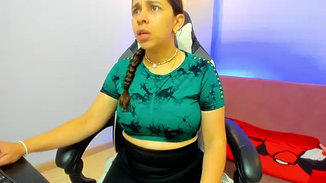 Snapshot of CataleyaAmaya chatting on 10.16.25 CataleyaAmaya online show from 10.16.25