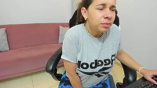 Snapshot of CataleyaAmaya chatting on 11.02.25 CataleyaAmaya online show from 11.02.25