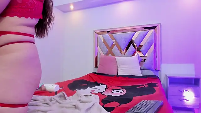 Snapshot of CataleyaAmaya chatting on 11.28.25 CataleyaAmaya online show from 11.28.25