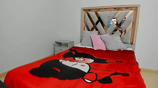 Snapshot of CataleyaAmaya chatting on 12.05.25 CataleyaAmaya online show from 12.05.25