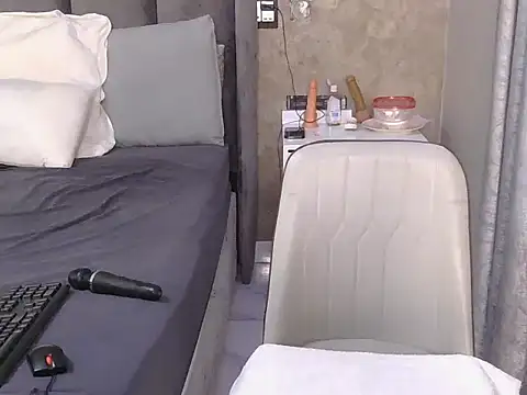 Snapshot of Sultry_Booty chatting on 11.26.25 Sultry Booty online show from 11.26.25